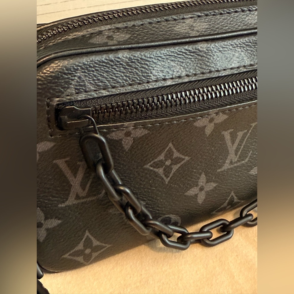 Louis Vuitton Eclipse Monogram Volga wristlet Bag - Picture 2 of 9